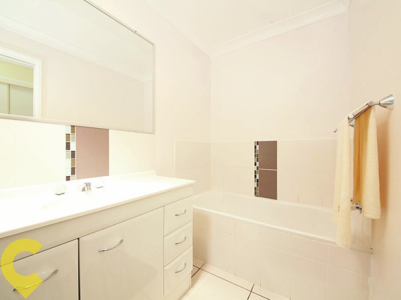 1/4 Olivine Court, Rothwell QLD 4022