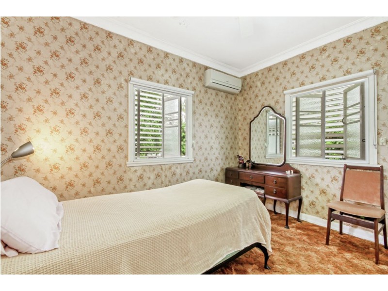 16 Craig Street, Brighton QLD 4017