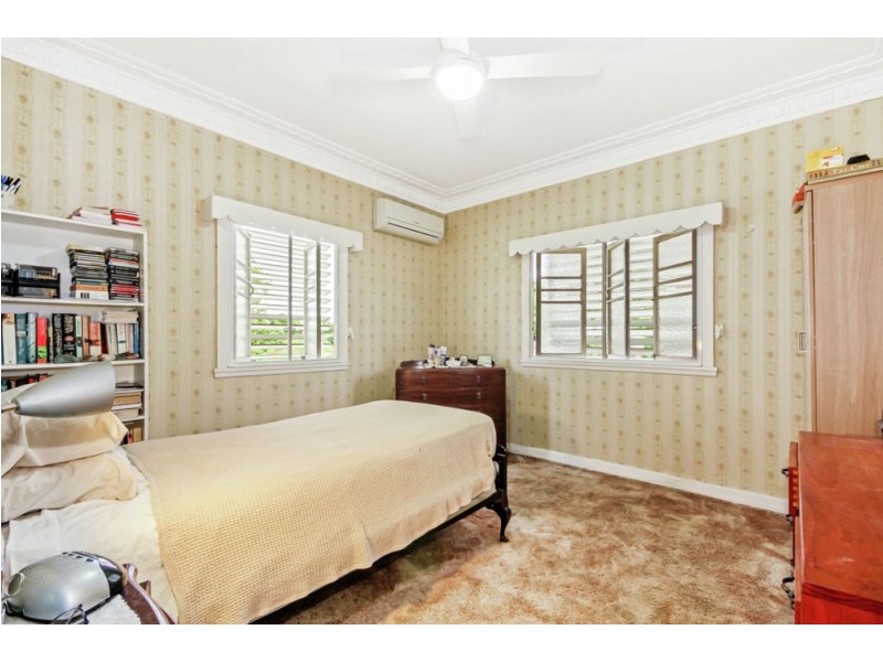 16 Craig Street, Brighton QLD 4017