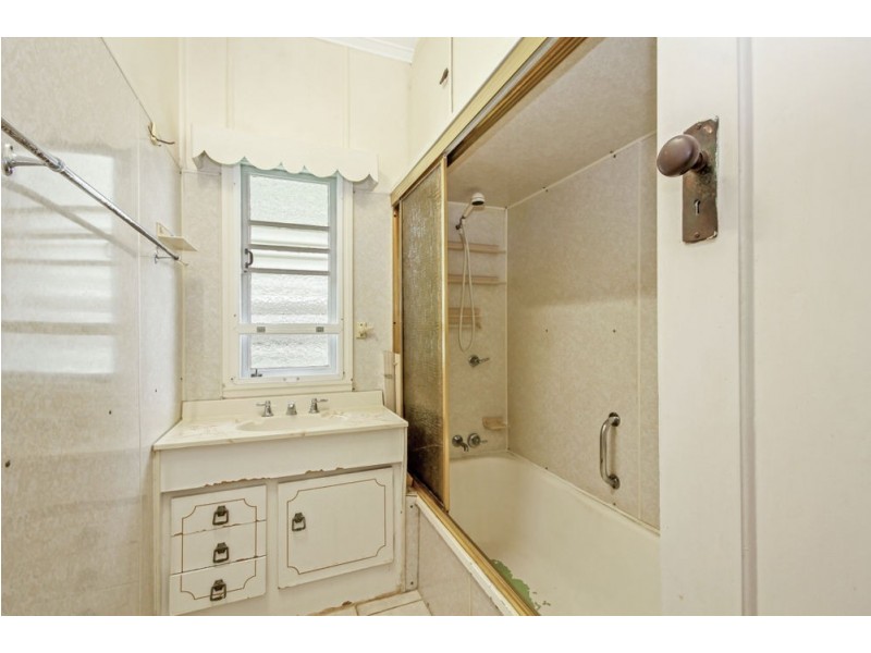 16 Craig Street, Brighton QLD 4017