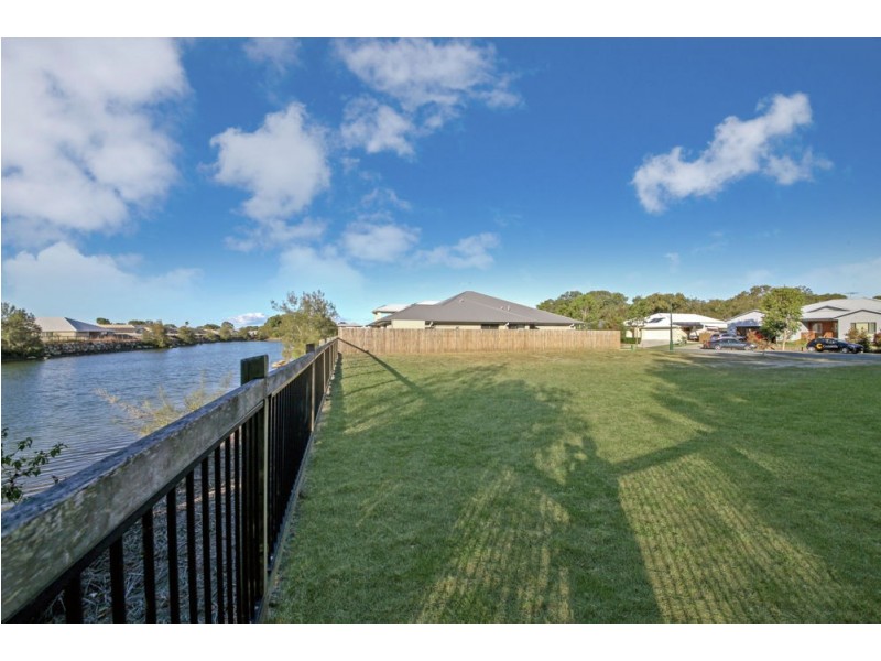 26 Coffey Court, Beachmere QLD 4510