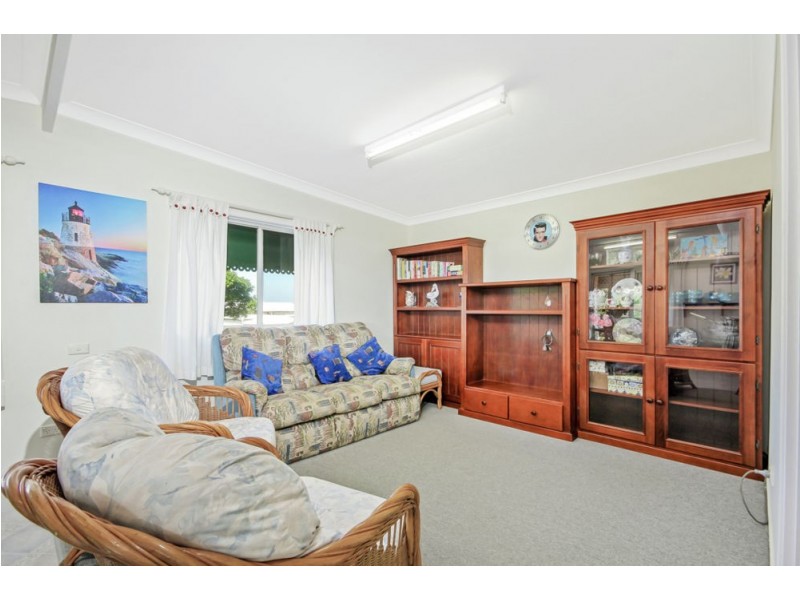 98 Biggs Avenue, Beachmere QLD 4510