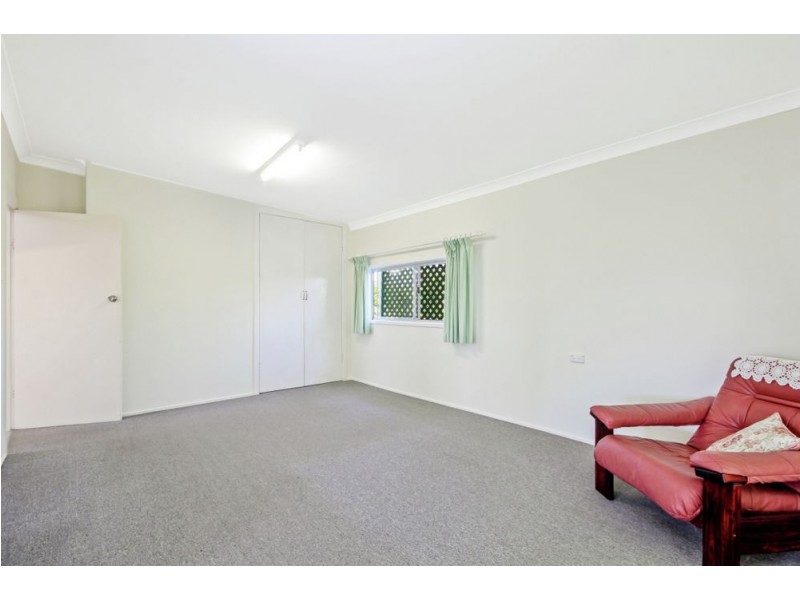 98 Biggs Avenue, Beachmere QLD 4510