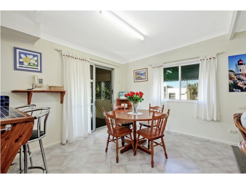 98 Biggs Avenue, Beachmere QLD 4510