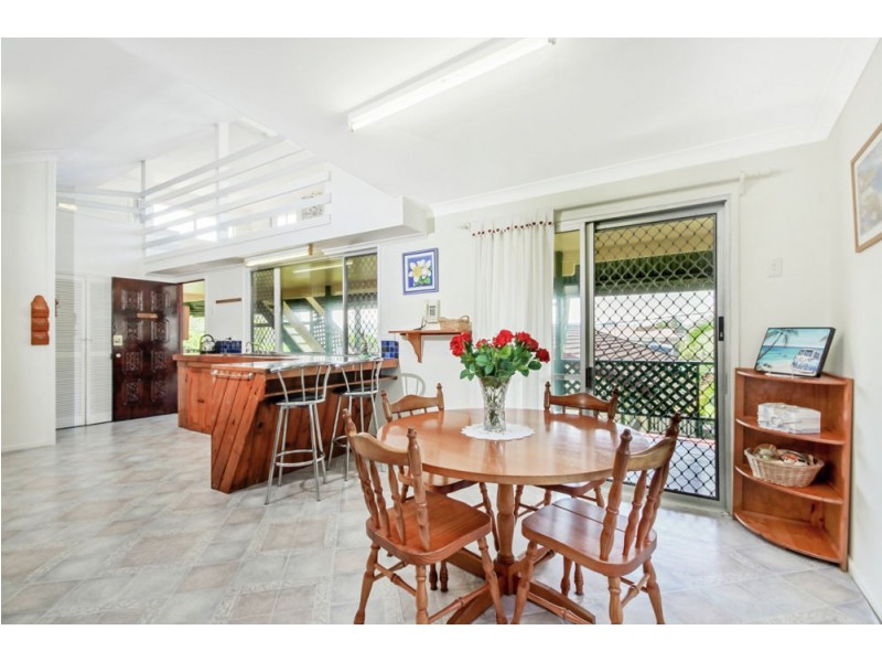 98 Biggs Avenue, Beachmere QLD 4510