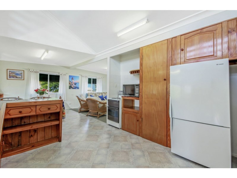 98 Biggs Avenue, Beachmere QLD 4510