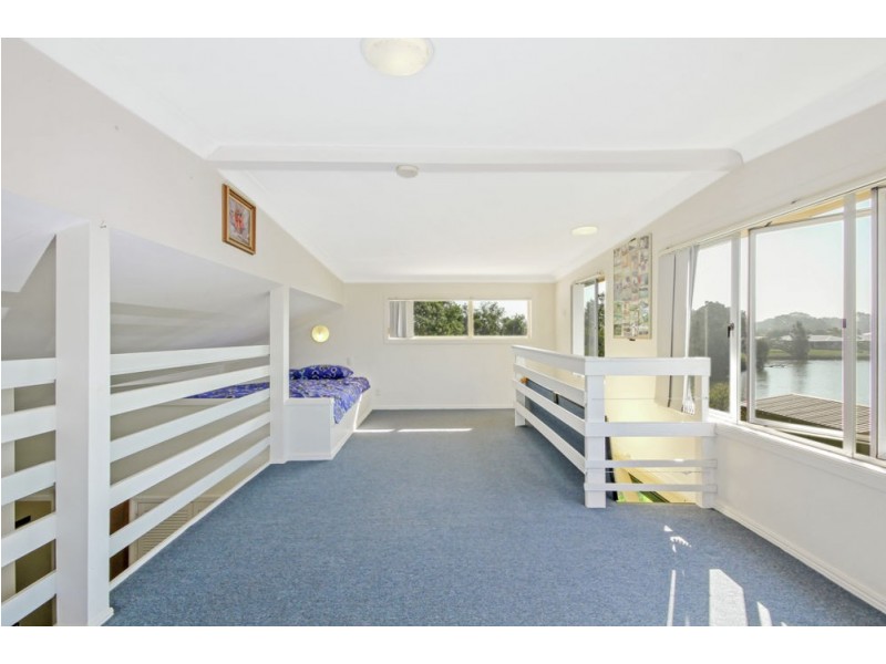 98 Biggs Avenue, Beachmere QLD 4510