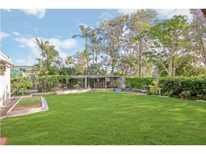 98 Biggs Avenue, Beachmere QLD 4510