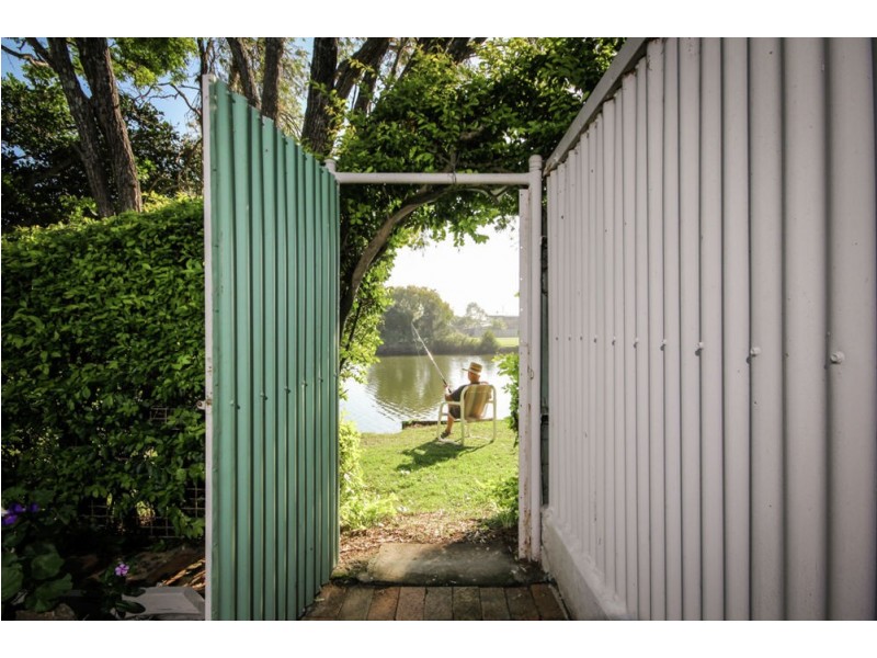 98 Biggs Avenue, Beachmere QLD 4510