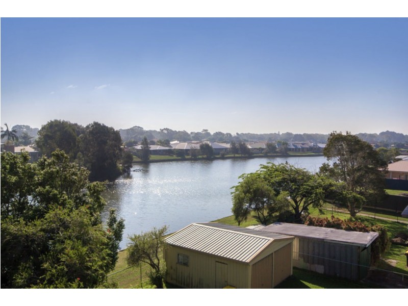 98 Biggs Avenue, Beachmere QLD 4510