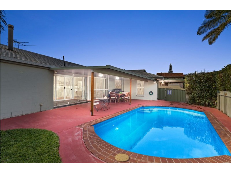 1 Bow Court, Banksia Beach QLD 4507