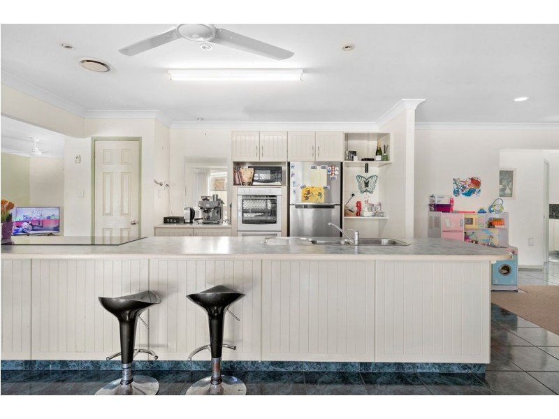 1 Bow Court, Banksia Beach QLD 4507