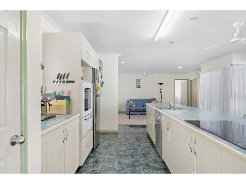 1 Bow Court, Banksia Beach QLD 4507