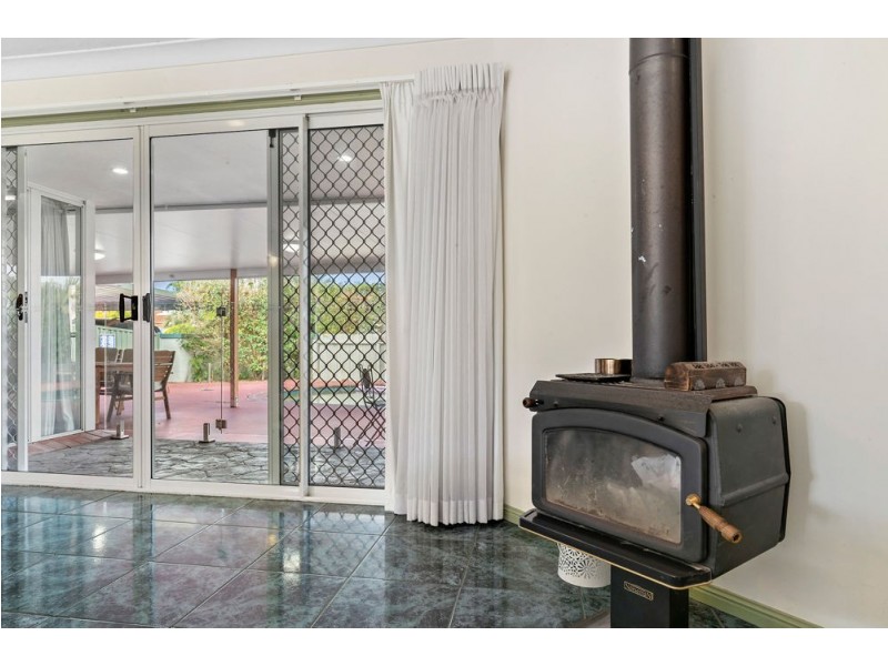 1 Bow Court, Banksia Beach QLD 4507