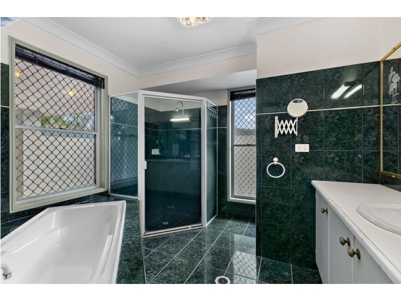 1 Bow Court, Banksia Beach QLD 4507
