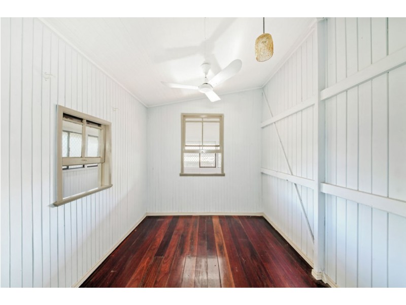 10 Hendy Street, Woodford QLD 4514