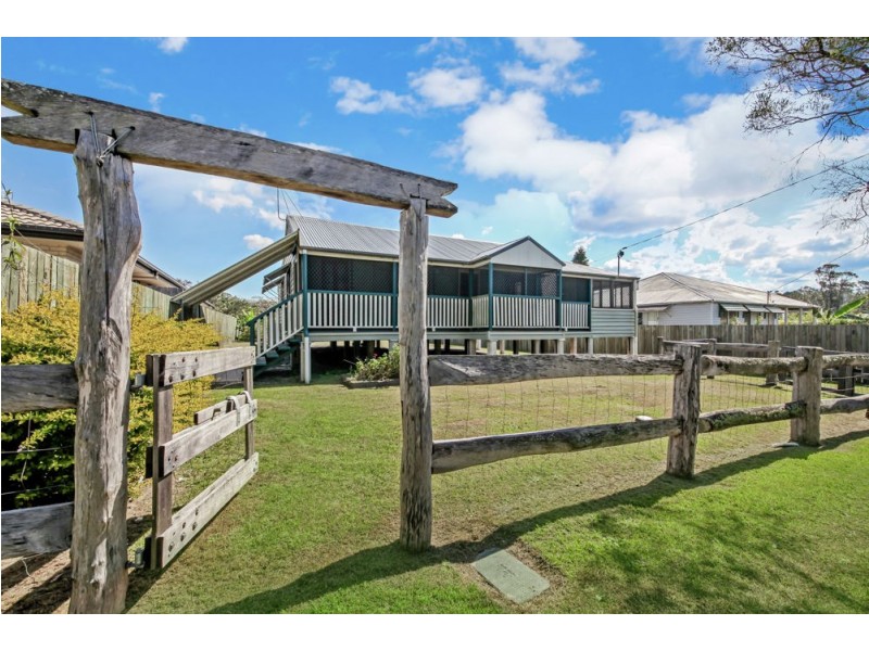 10 Hendy Street, Woodford QLD 4514