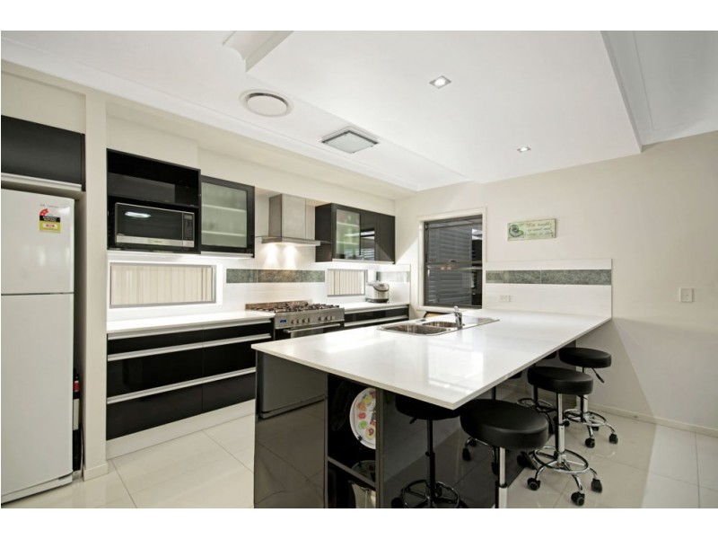 4 Hollow Crescent, Narangba QLD 4504
