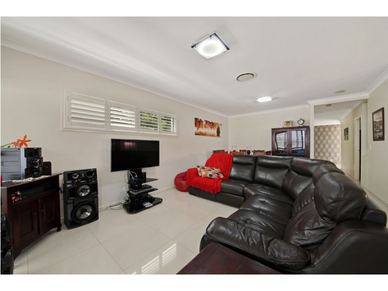 4 Hollow Crescent, Narangba QLD 4504