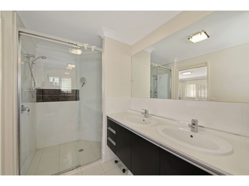 4 Hollow Crescent, Narangba QLD 4504