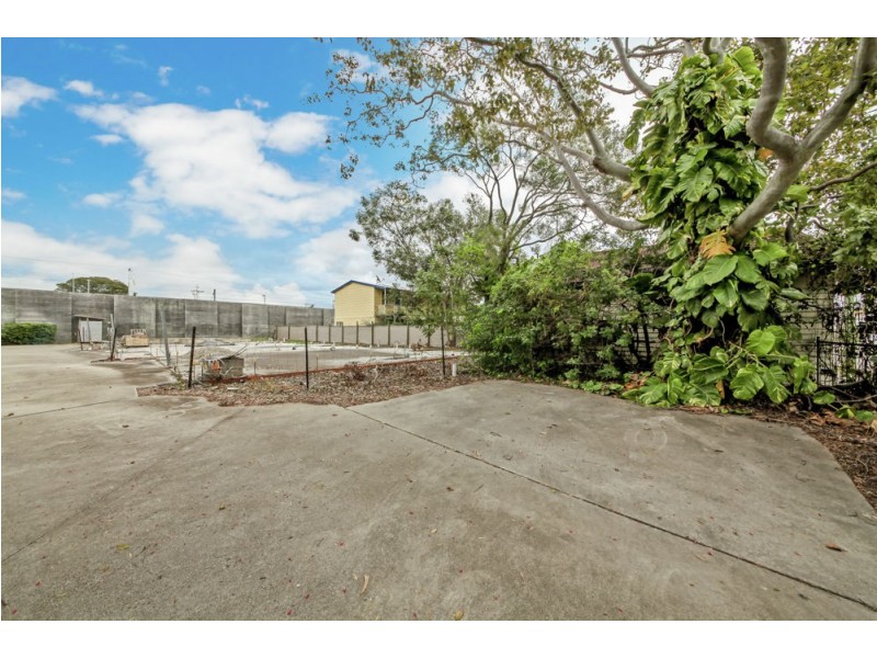 8 Railway Parade, Caboolture QLD 4510