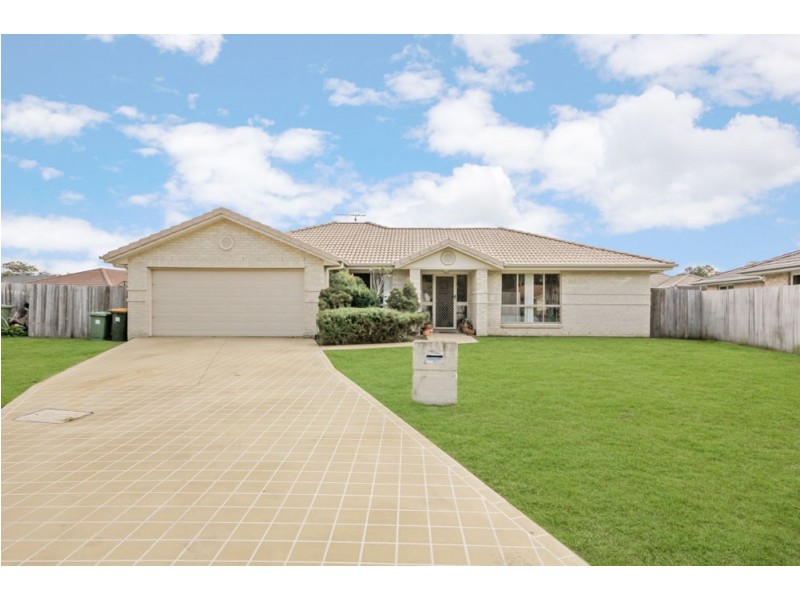 10 Henley Court, Bellmere QLD 4510