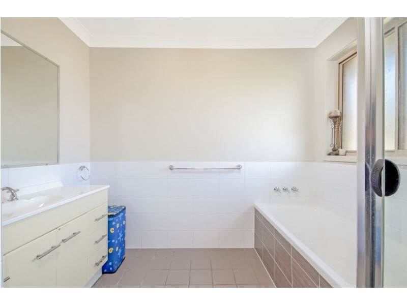 10 Henley Court, Bellmere QLD 4510