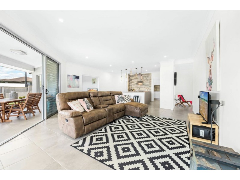 1 Monarch Avenue, Narangba QLD 4504