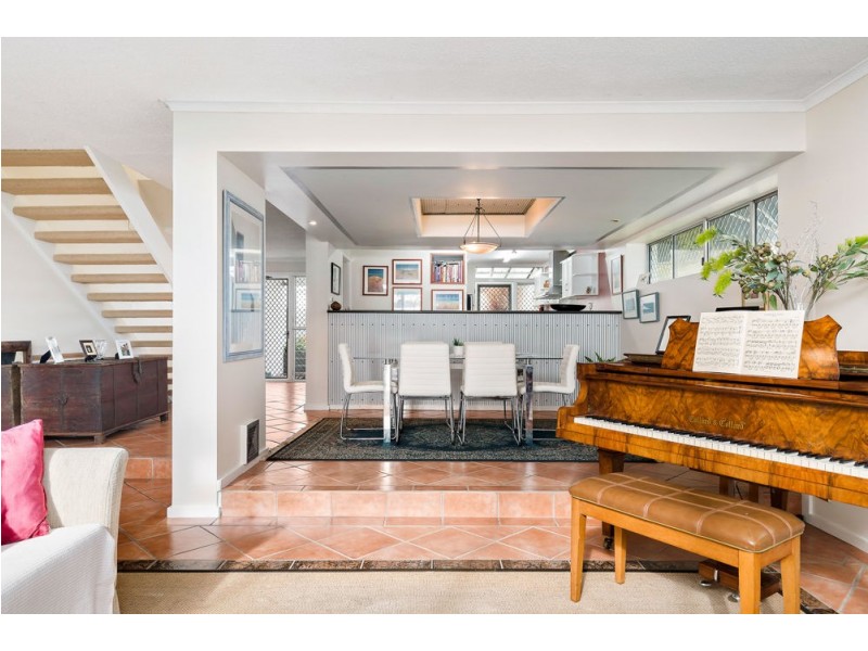 27B/10 Spinnaker Drive, Sandstone Point QLD 4511