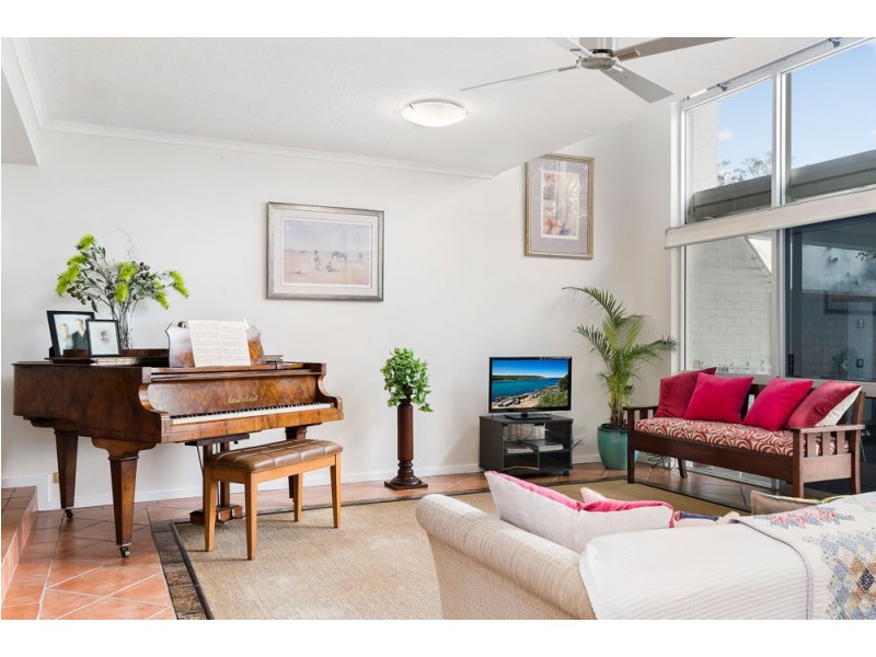 27B/10 Spinnaker Drive, Sandstone Point QLD 4511