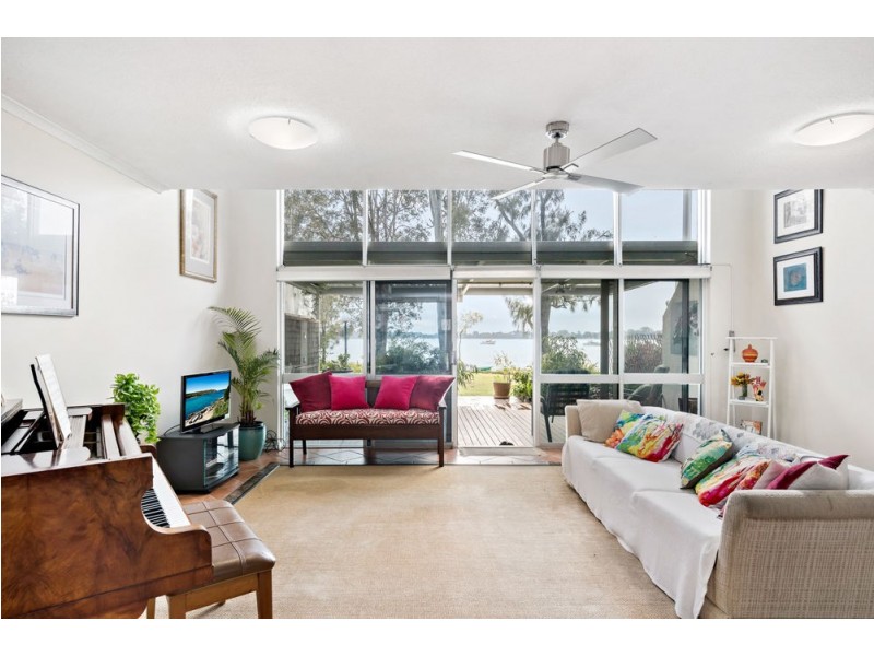 27B/10 Spinnaker Drive, Sandstone Point QLD 4511