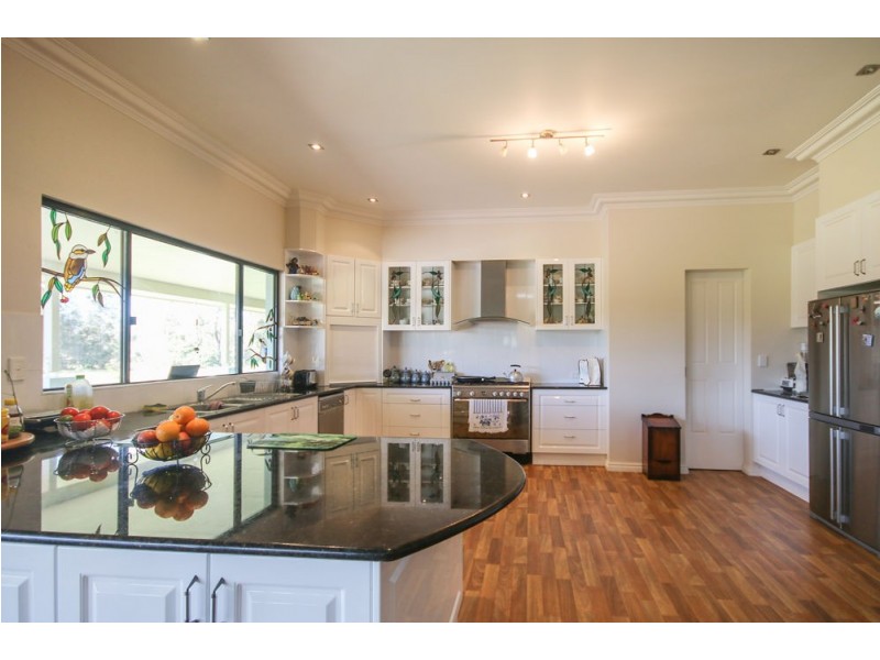 380 Beachmere Road, Beachmere QLD 4510