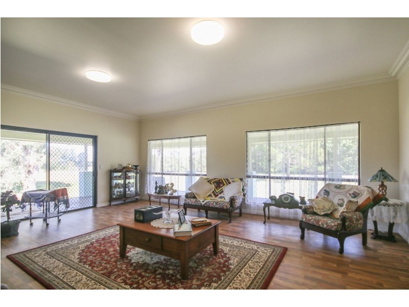 380 Beachmere Road, Beachmere QLD 4510