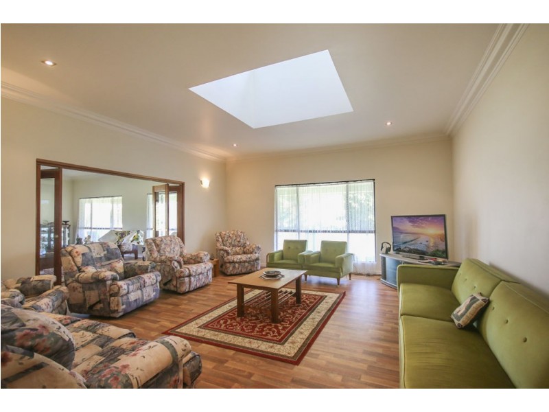 380 Beachmere Road, Beachmere QLD 4510