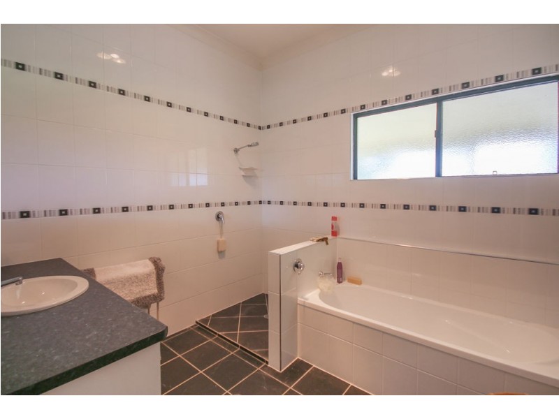 380 Beachmere Road, Beachmere QLD 4510