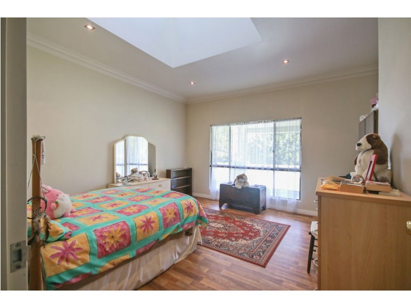 380 Beachmere Road, Beachmere QLD 4510