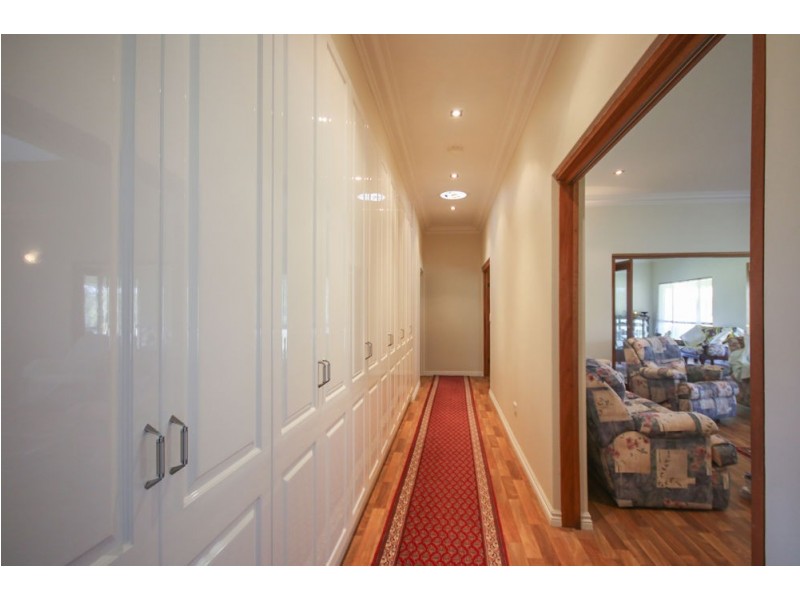 380 Beachmere Road, Beachmere QLD 4510