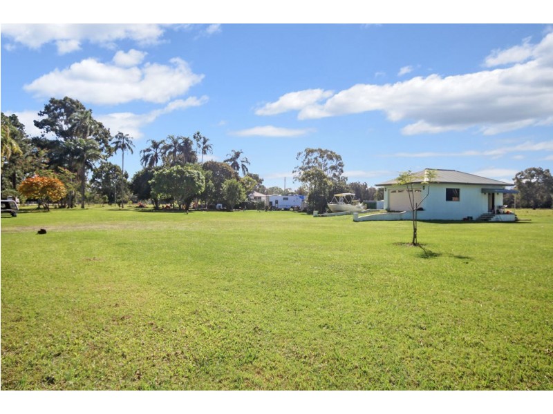 380 Beachmere Road, Beachmere QLD 4510