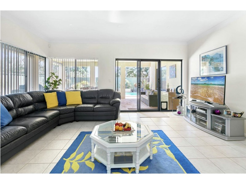 86 Marina Boulevard, Banksia Beach QLD 4507