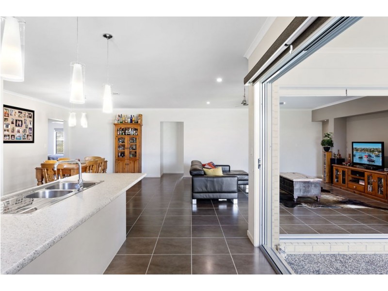 13-15 Ferraro Court, Ningi QLD 4511