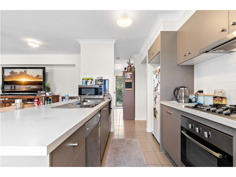 81 Sandstone Boulevard, Ningi QLD 4511