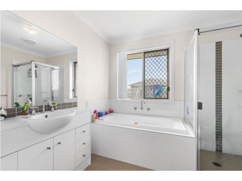81 Sandstone Boulevard, Ningi QLD 4511