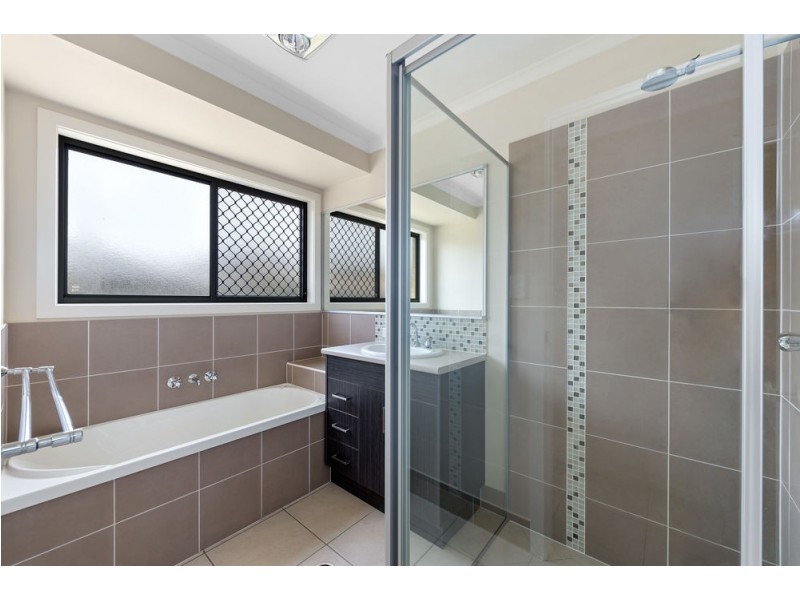 10 Wallaby Place, Morayfield QLD 4506