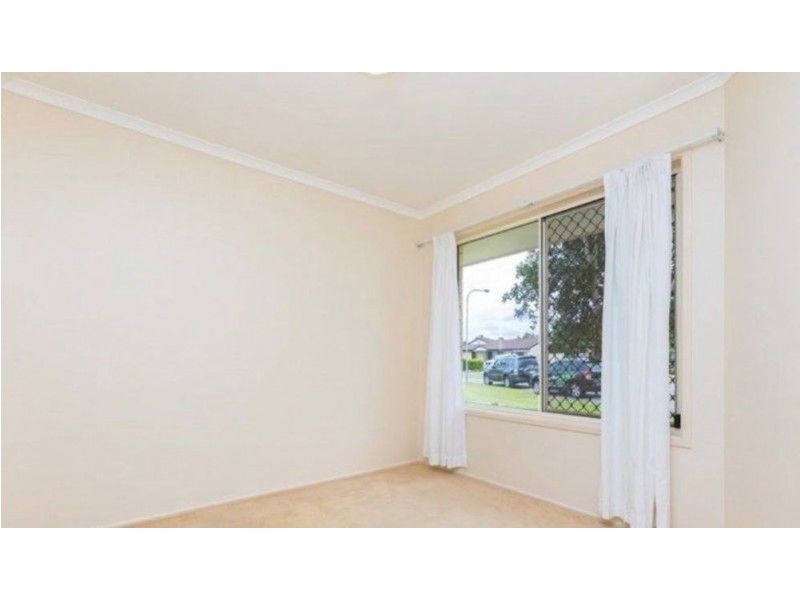 8 Dundas Close, Caboolture QLD 4510