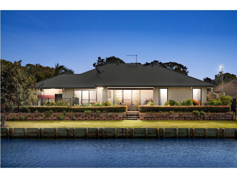 16 Apollo Cres, Beachmere QLD 4510