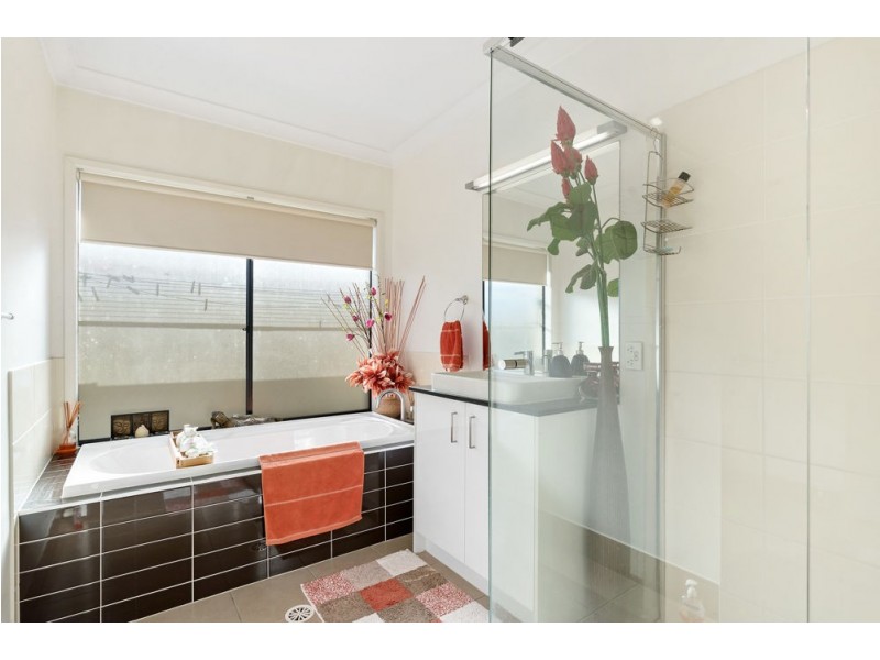 16 Apollo Cres, Beachmere QLD 4510