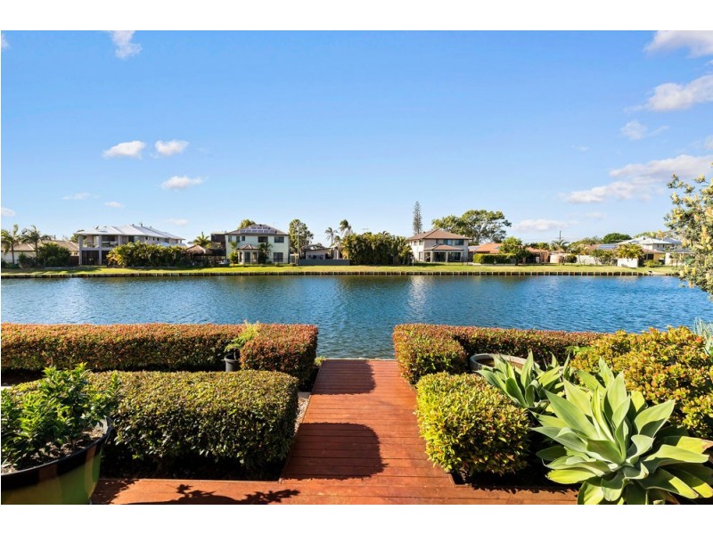 16 Apollo Cres, Beachmere QLD 4510