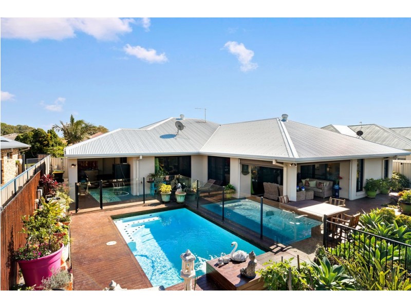 16 Apollo Cres, Beachmere QLD 4510