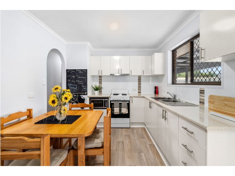 35 Moatah Drive, Beachmere QLD 4510