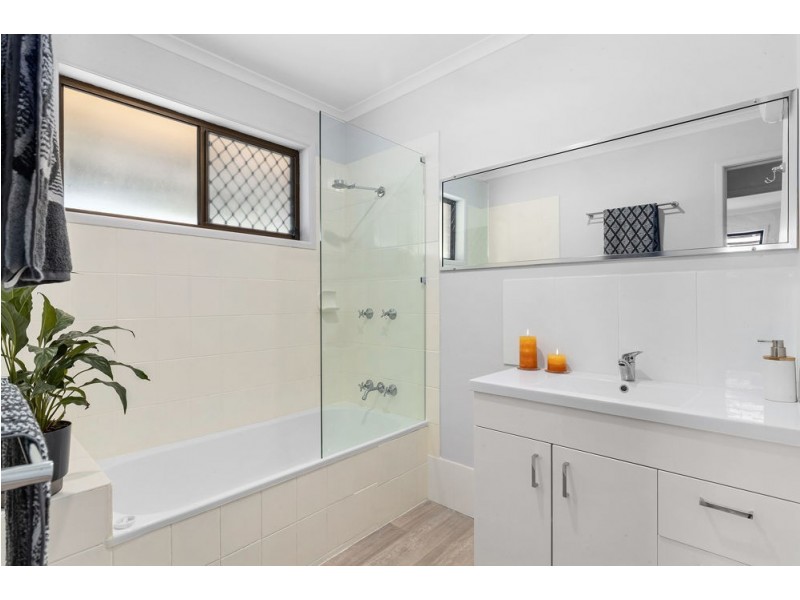 35 Moatah Drive, Beachmere QLD 4510